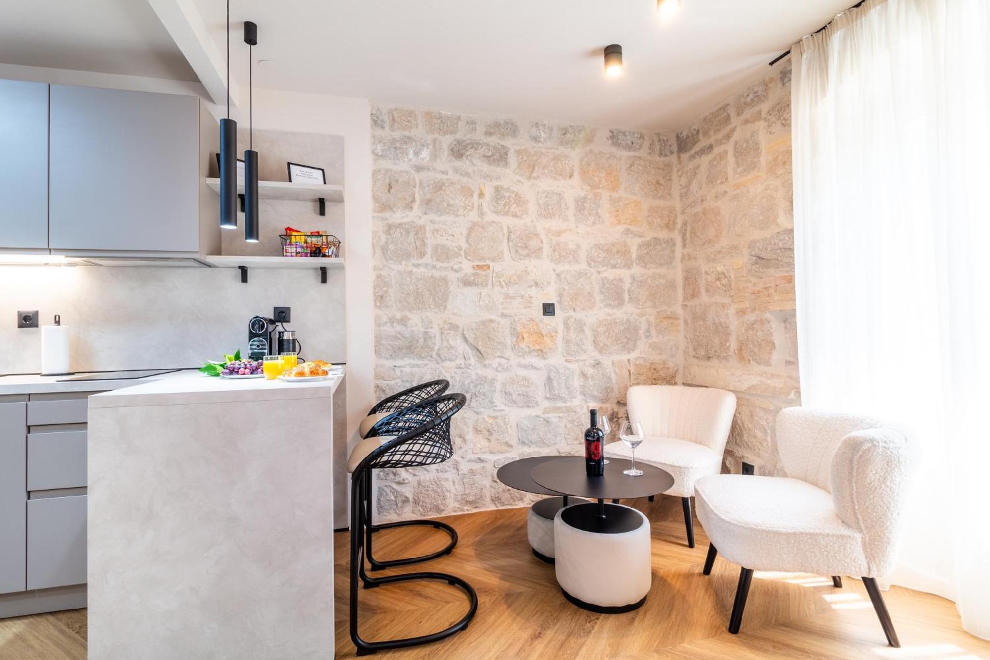 Apartment Centre In Stone House Spalato Esterno foto