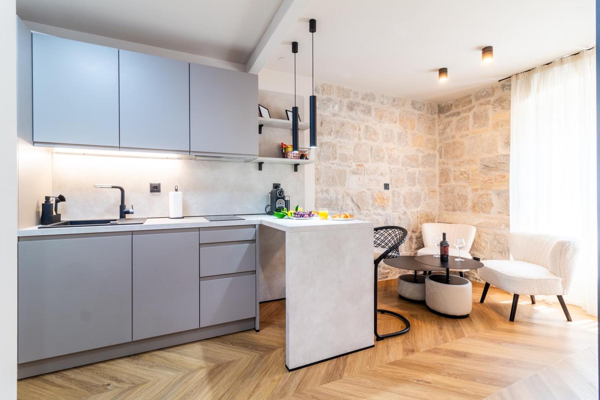 Apartment Centre In Stone House Spalato Esterno foto