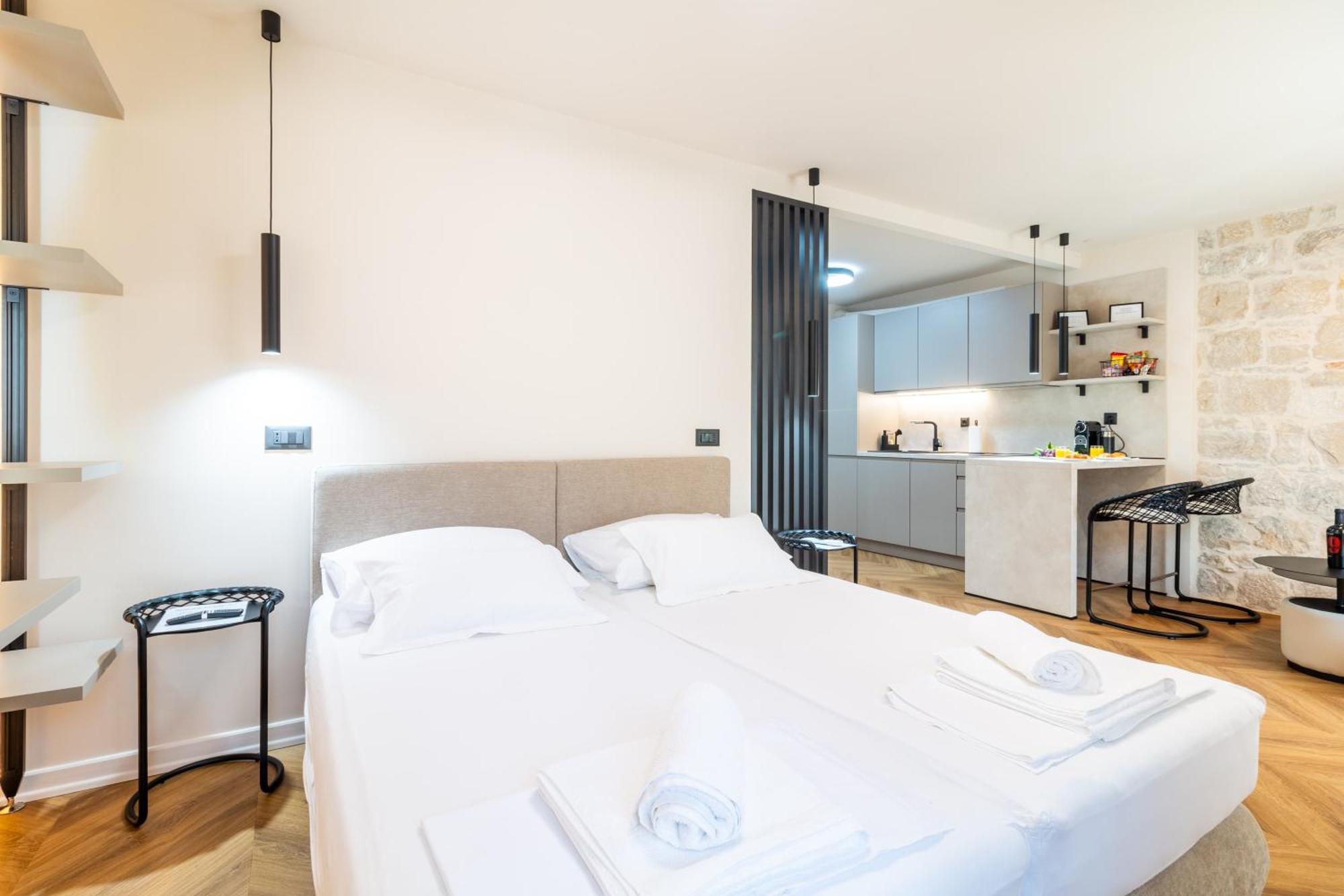 Apartment Centre In Stone House Spalato Esterno foto