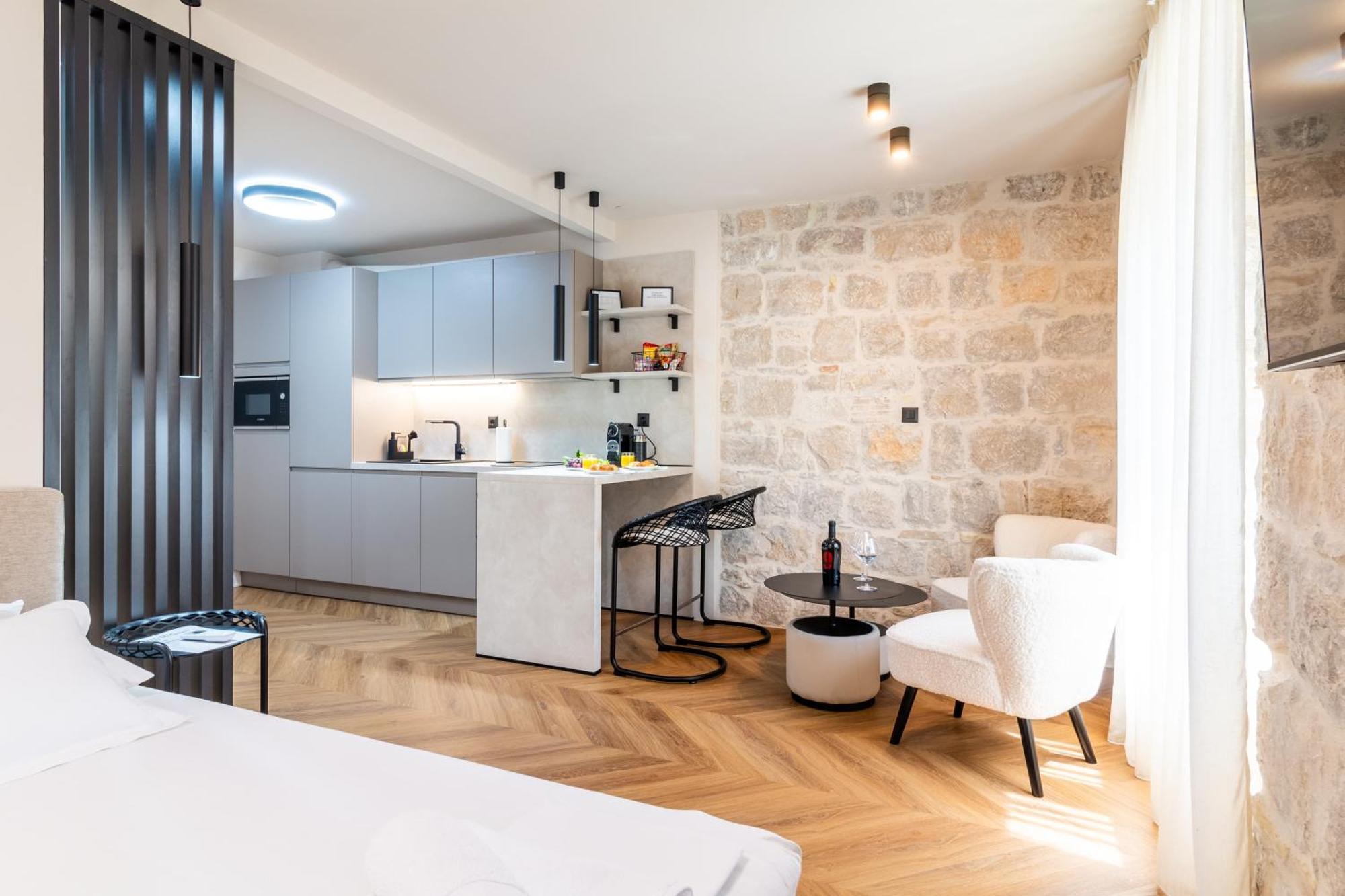 Apartment Centre In Stone House Spalato Esterno foto