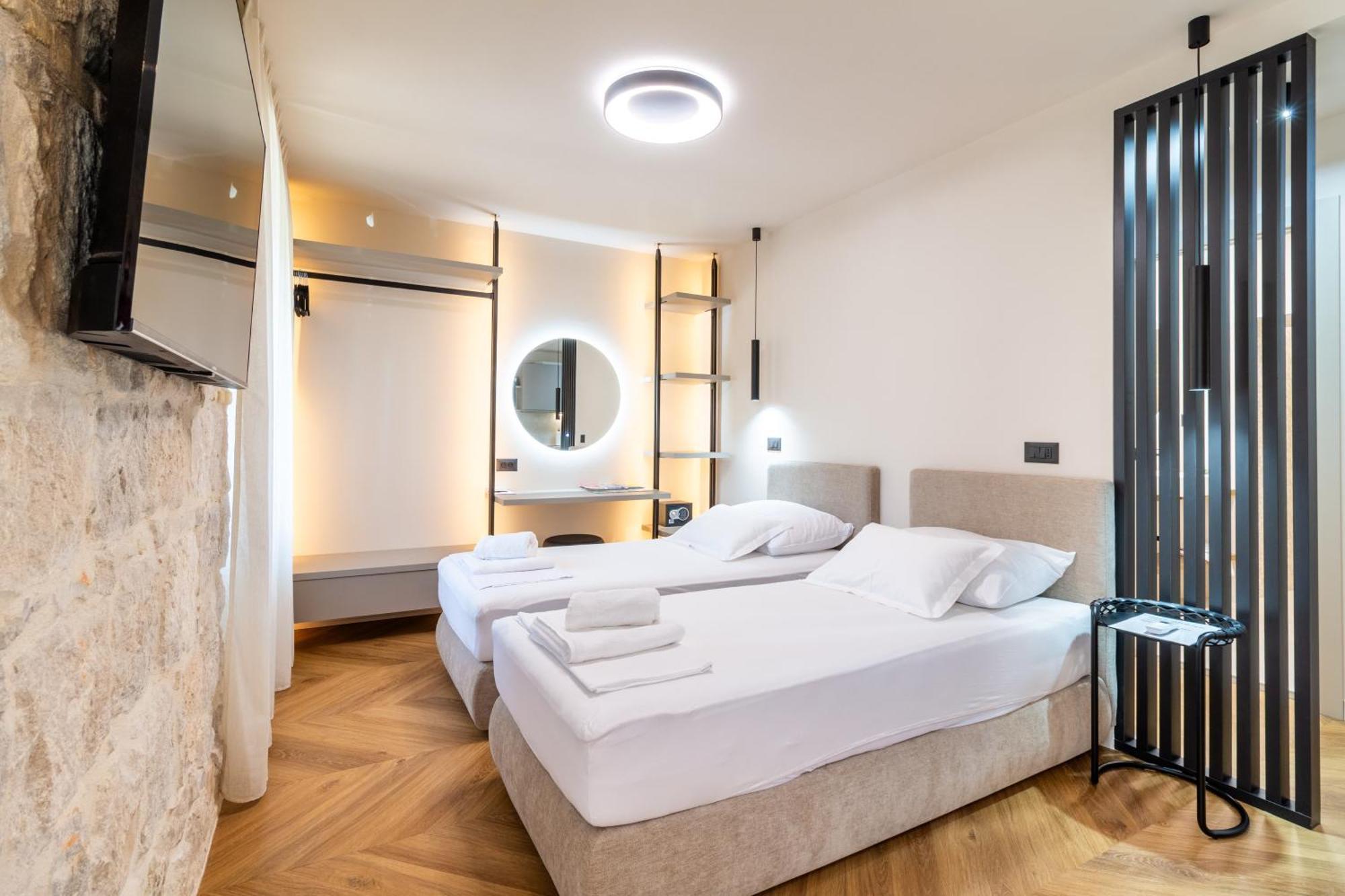 Apartment Centre In Stone House Spalato Esterno foto