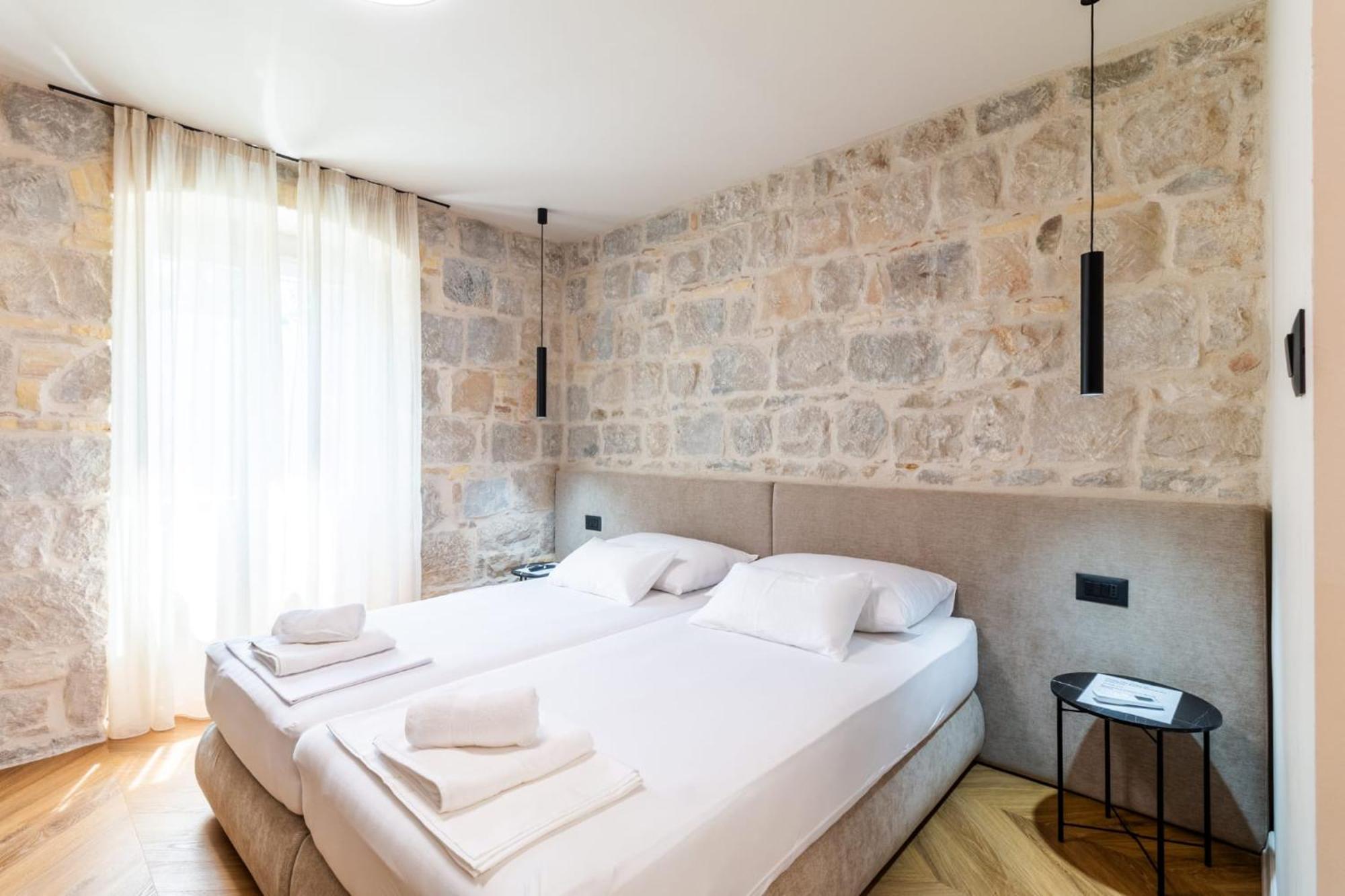 Apartment Centre In Stone House Spalato Esterno foto