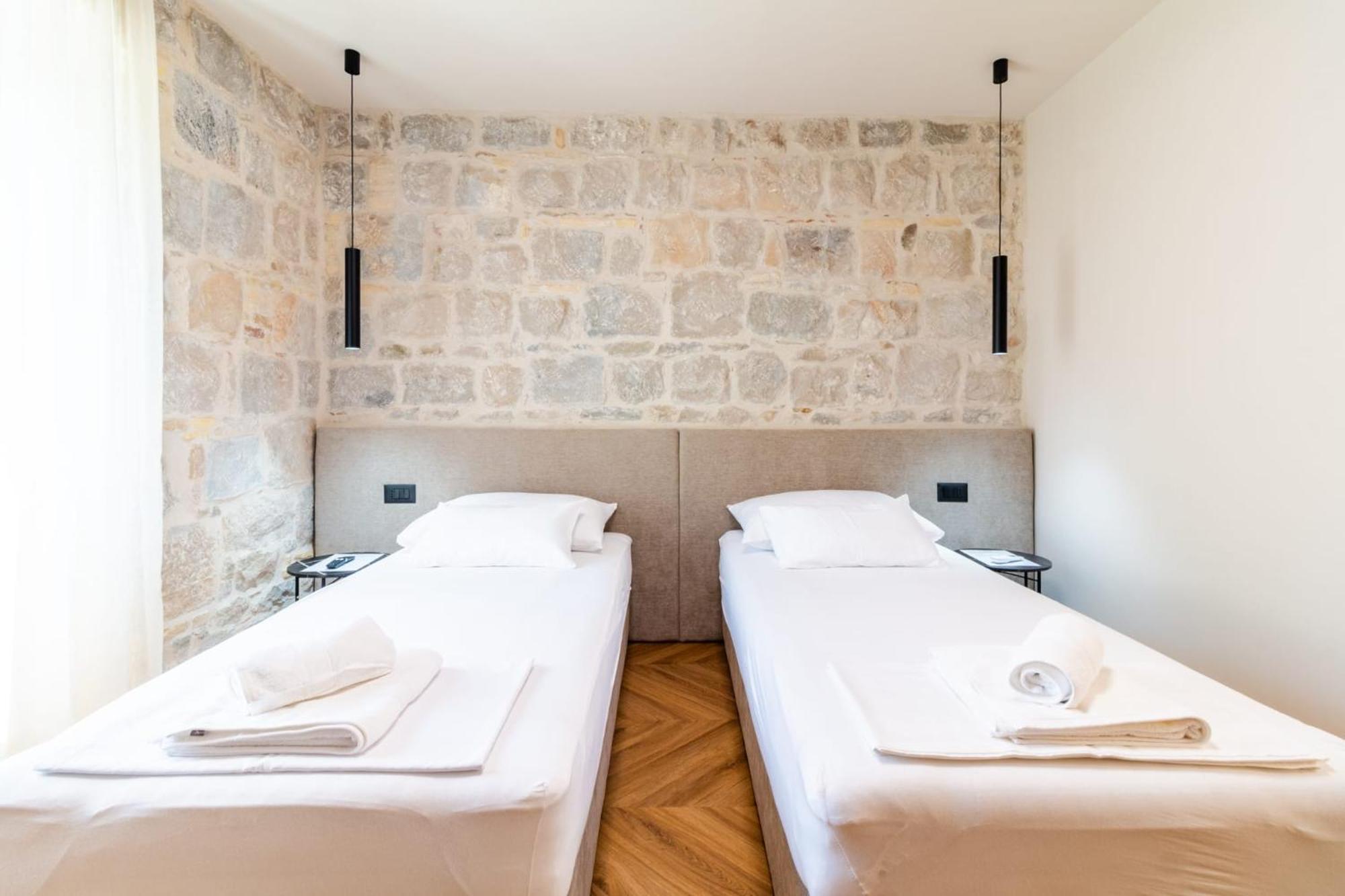 Apartment Centre In Stone House Spalato Esterno foto