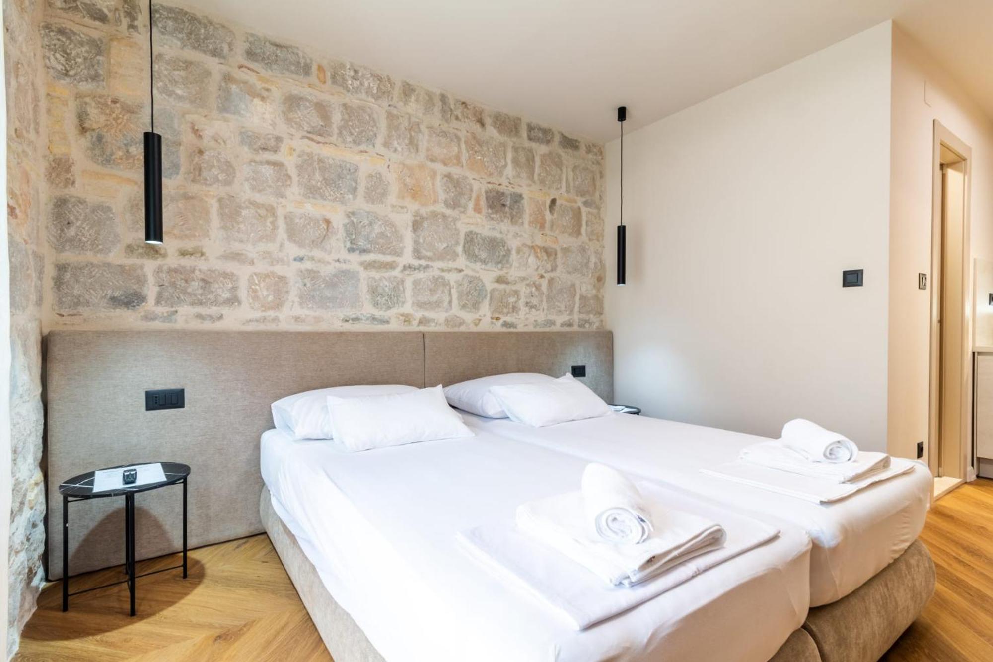 Apartment Centre In Stone House Spalato Esterno foto